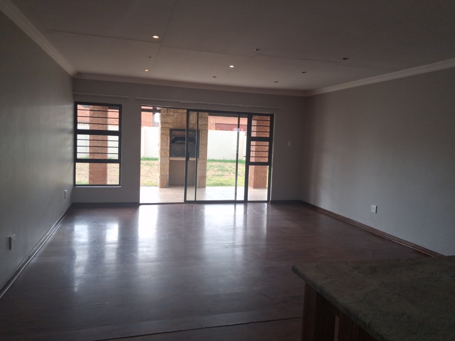 To Let 3 Bedroom Property for Rent in Hillside Free State